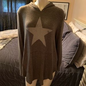 star graphic hooded top